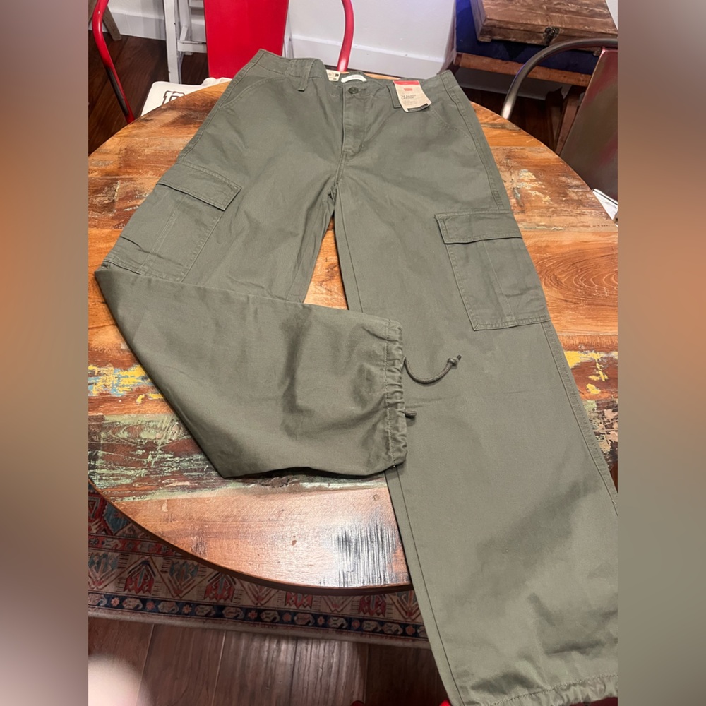 NWT Levi’s 94 Baggy Cargos